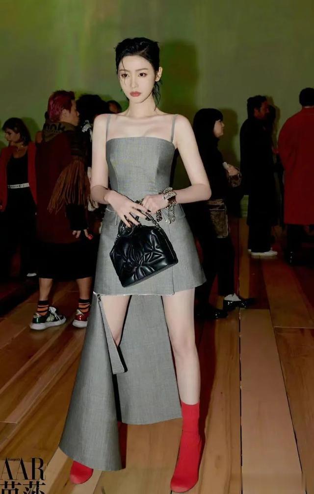 时装周|顶流女明星私下玩得这么花?