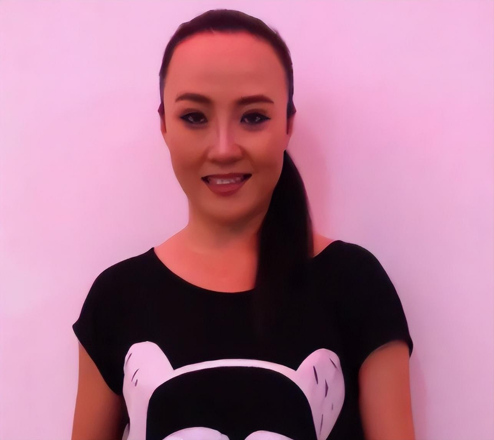 孙立荣|孙立荣:赵本山的第一位女徒弟,上过春晚,嫁富豪丈夫被宠成公主