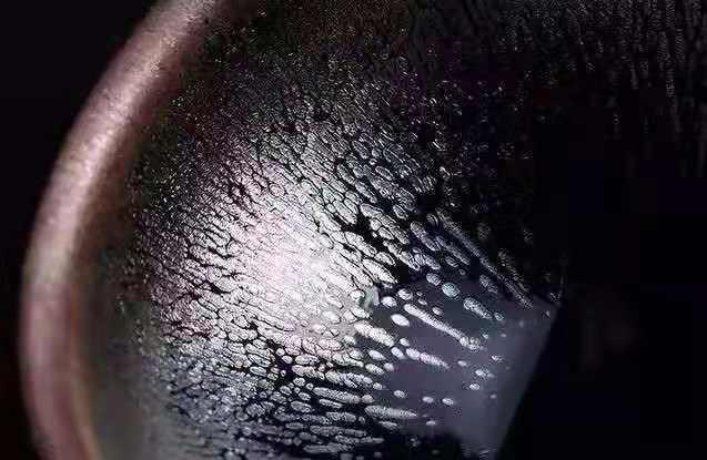 釉里红|投资收藏界的新宠凭什么是这只黝黑的茶碗，收藏价值在哪里