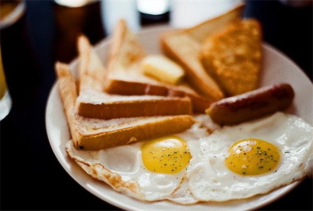 男性“晨起”2个行为，或比喝酒伤身，别不当回事，自查你有吗