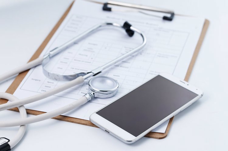 总喜欢在睡前玩手机的人,不用多久,就可能会“落下”5个毛病