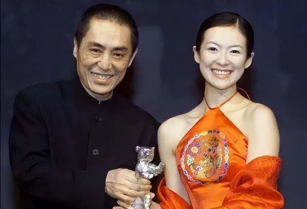 张艺谋|张艺谋现身美国参加孩子毕业典礼