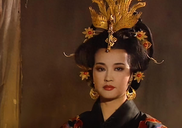 70岁刘晓庆好意思吗？剧中与孙辈男演员甜蜜腻歪，表情享受没眼看