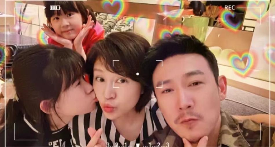 陆毅|陆毅独自带娃在上海豪宅放飞自我！喝冰饮吃炸鸡，鲍蕾直言太嚣张