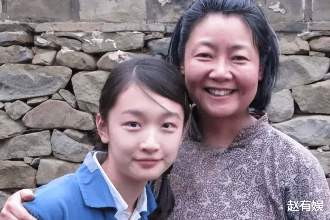 萨日娜:结婚33年只生孩子不做饭,帅气演员丈夫把她宠成宝