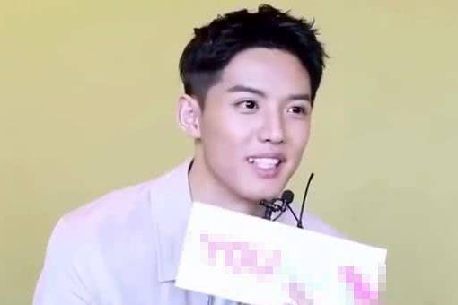 22岁英年早婚，为挣学费进入娱乐圈，他活成了小说里的男主角