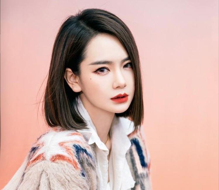 镜头前美若天仙，而真人黑瘦干瘪，这7位“上镜脸”的女星反差好大