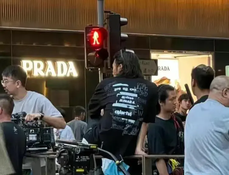 在香港的街头我有幸偶遇了谢霆锋他的脸庞真是英俊极了