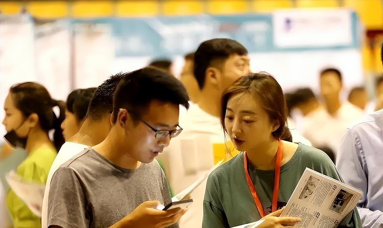 部分地铁爆发“离职潮”，员工倒贴钱上班，体不体制的都已经不重要了