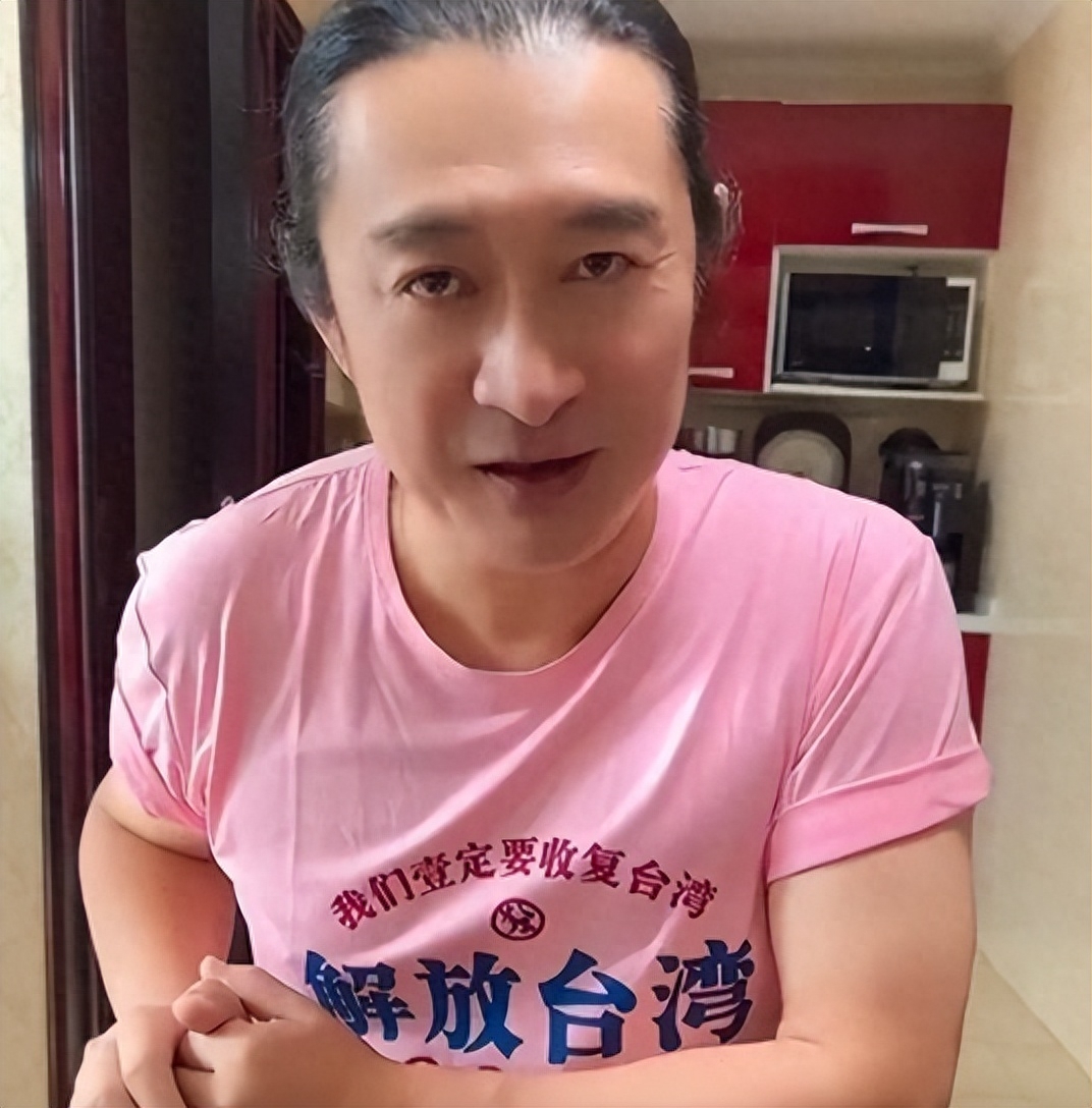 歌手黄安晒出与蔡英文结婚照,网友纷纷表示:为中国的统一而结婚