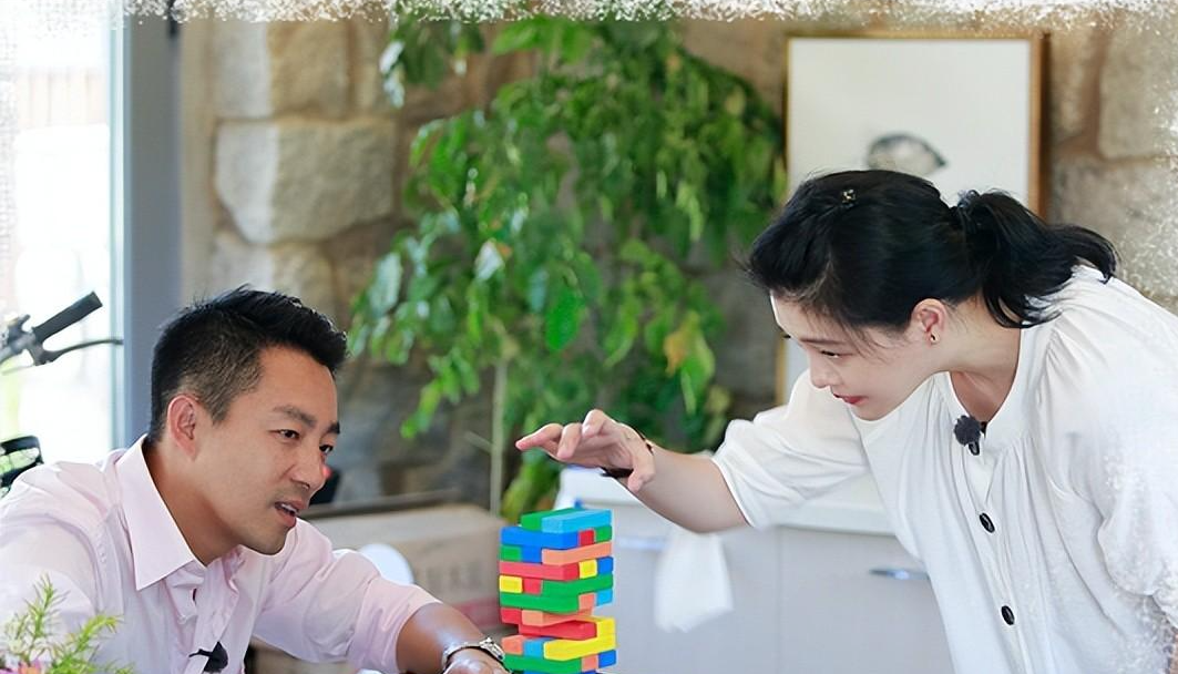 首映|看完陈妍希陈晓相守8年，才懂大S汪小菲输在哪儿，细节太扎心