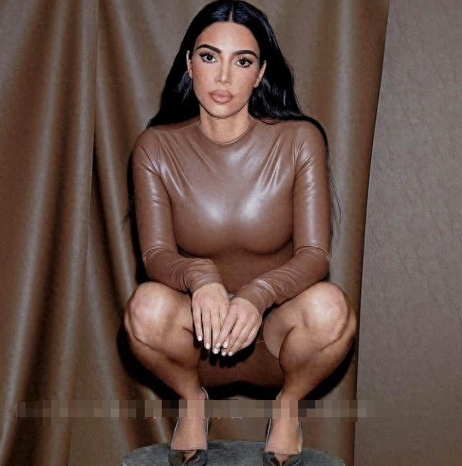 金·卡戴珊下蹲秀皮裤，和鲜肉有真情，侃爷却在跟“替代品”演着戏