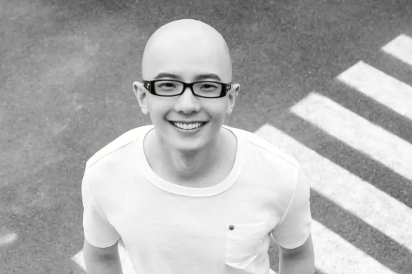 央視|“央視寵兒”，5登春晚隱婚生子，如今怎樣了？