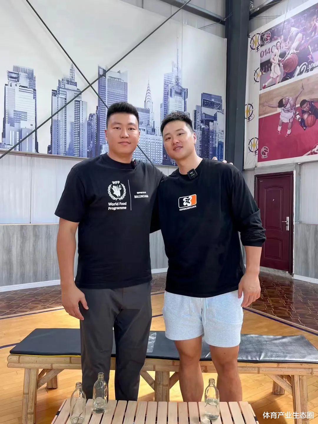 聊完半个篮球圈，他做出了国内最真实的篮球播客 I 对话孟铎