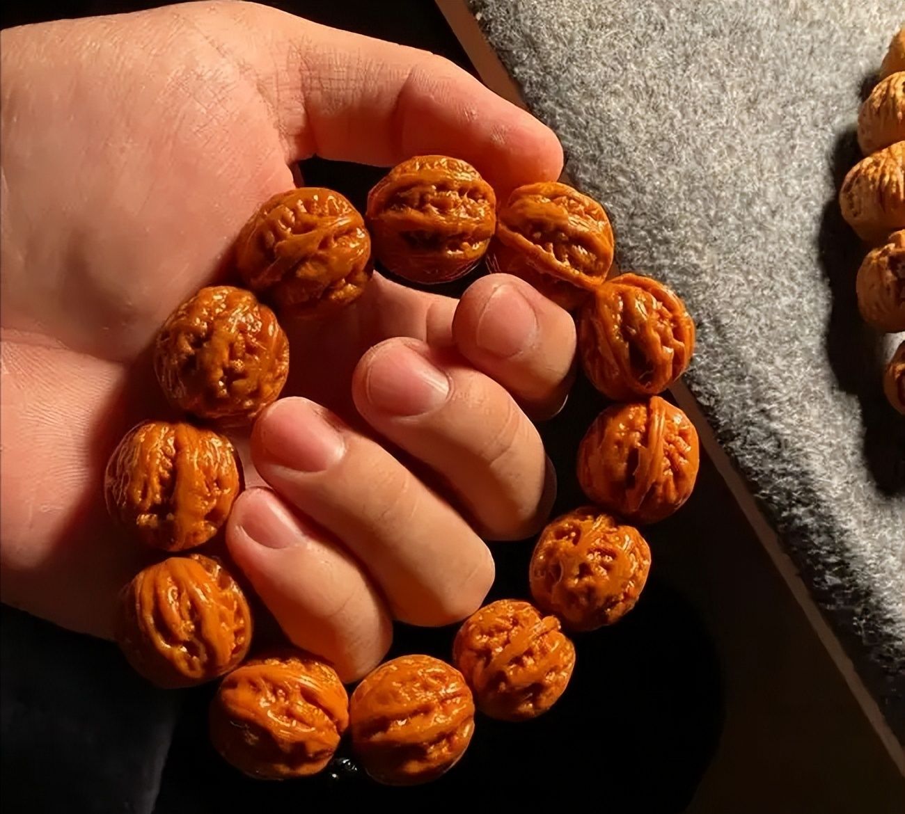 文玩|汗手能玩文玩吗？适合玩什么文玩？