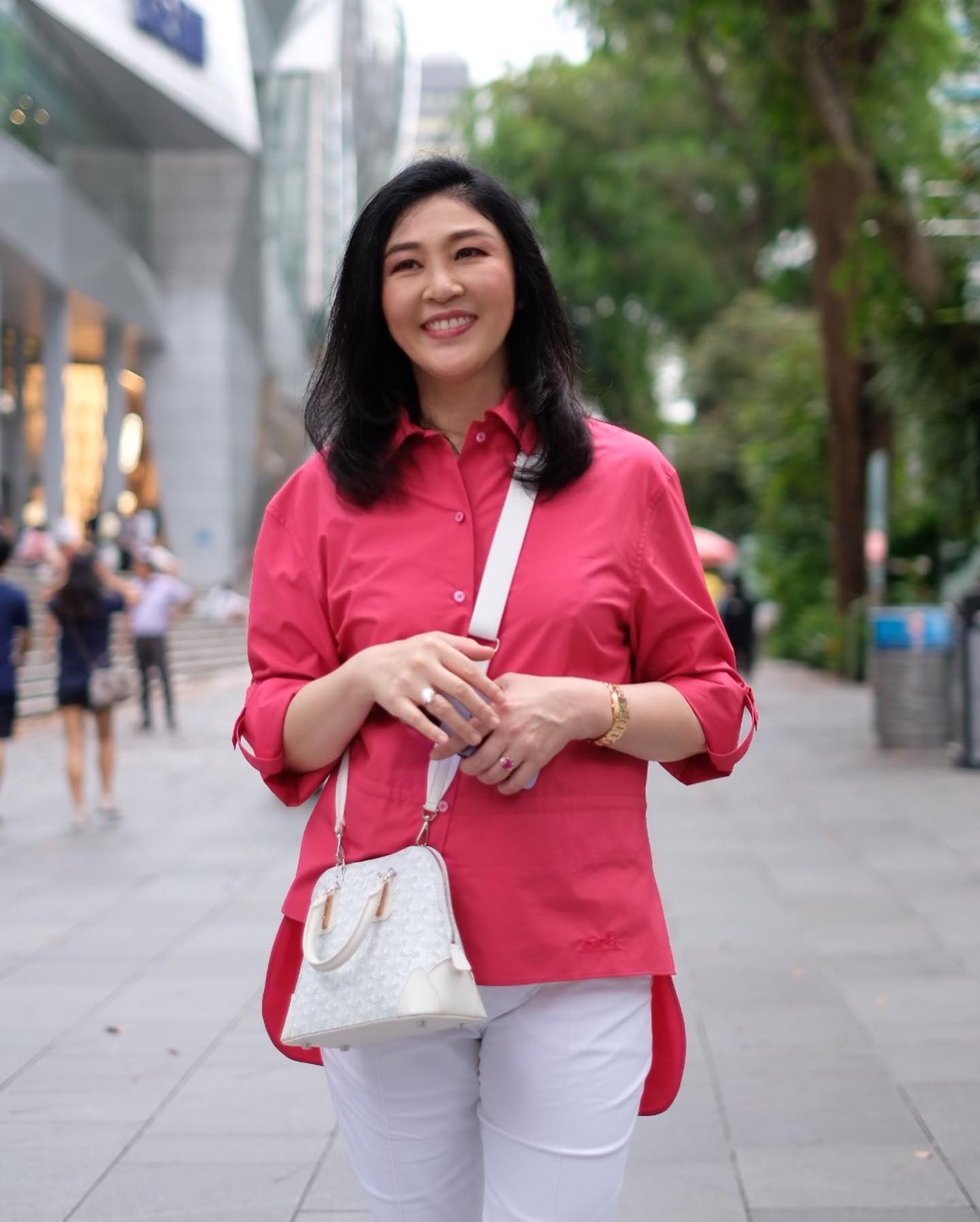 英拉也开始扮嫩?