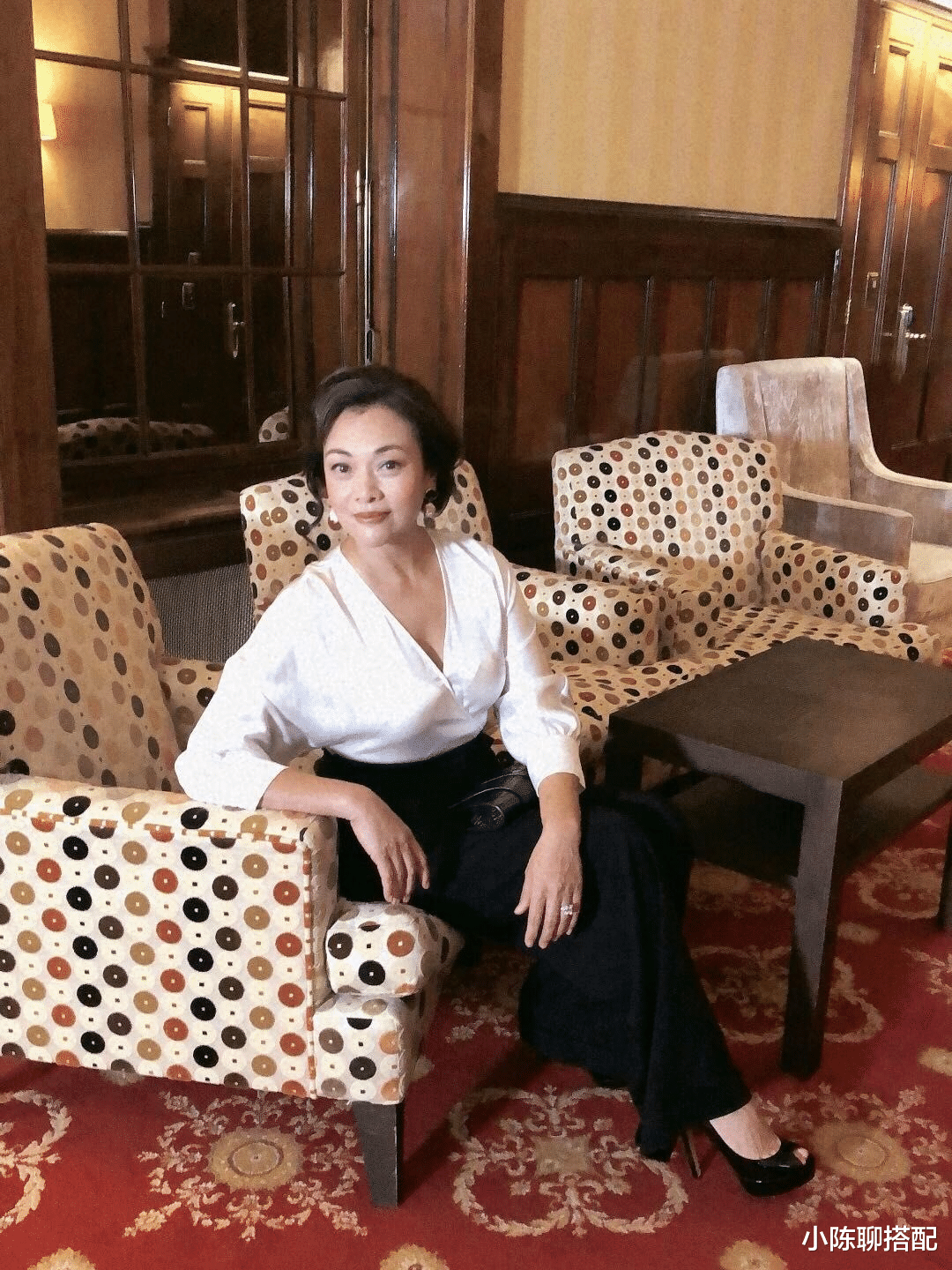 穿搭 59岁史可老得真体面：不do脸，妆发得体，穿衣有品！妈妈们学起来