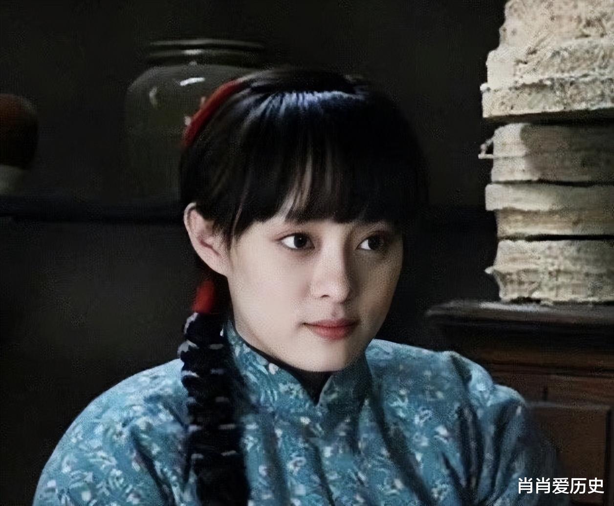 上海这夜,被“露大腿”的孙俪惊艳,一脸富贵相,留长发颜值回春