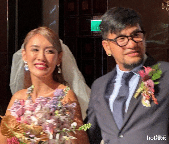 张震岳大婚,众明星捧场,婚宴档次被吐槽:菜少酒不好,2千一桌