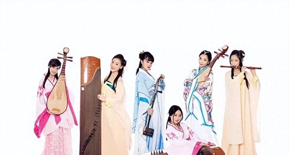 当年爆火的“女子十二乐坊”，放弃中国到日本发展，如愿以偿了吗？