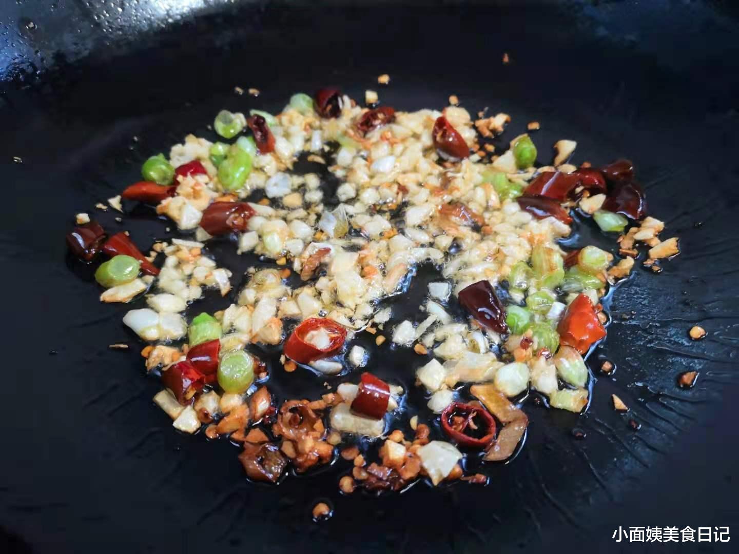 油麦菜|深秋，菠菜油菜不如这菜，分享4道营养做法，润燥降火，鲜嫩可口，味美下饭