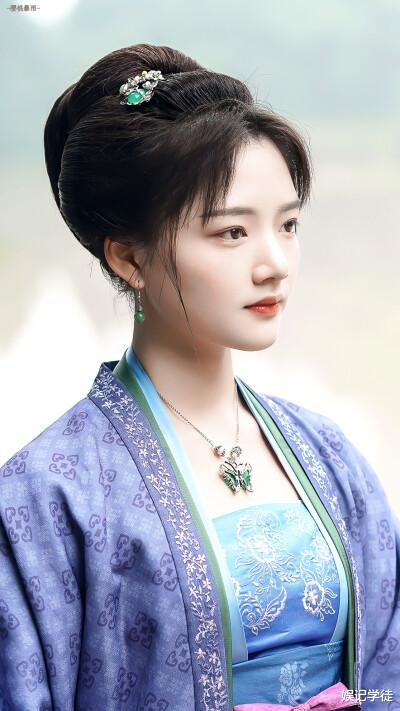 恋情曝光？任敏被曝与大4岁新锐导演因戏生情，男方颜值一言难尽