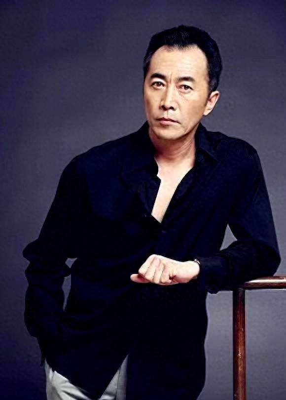 演员郑晓宁:50岁被爆婚外恋,老年得子两度离婚,至今孤身一人