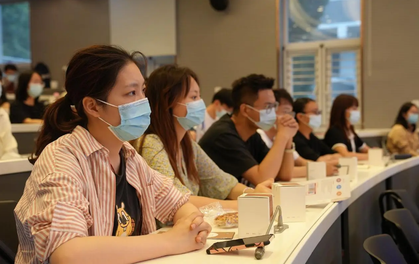 “不如厕纸含金量高”，大学生晒简历被群嘲，网友：你真不冤枉