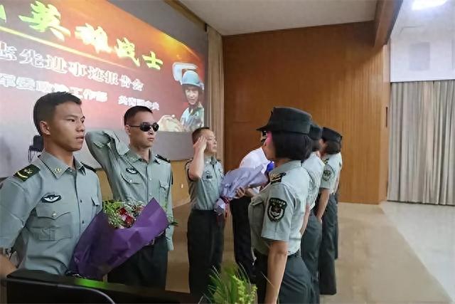 排雷英雄杜富国,失去2眼2手,妻不离不弃,今添2喜,网友沸腾