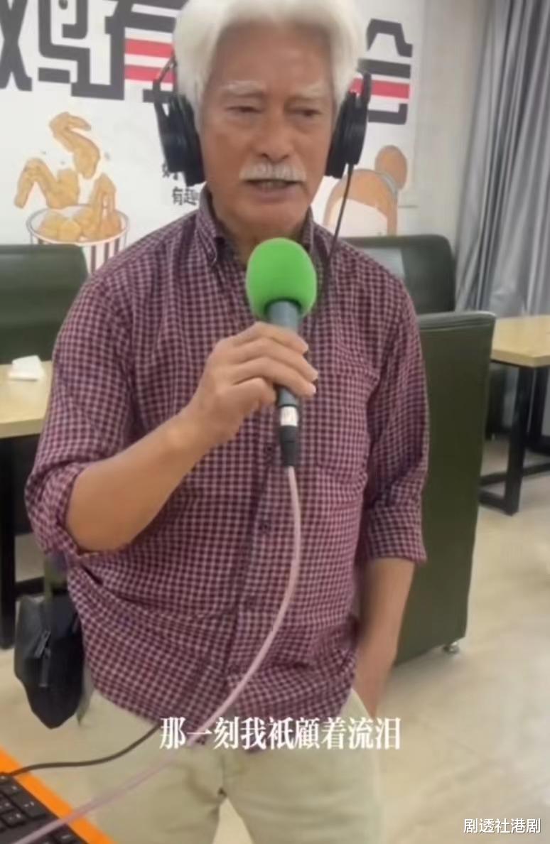 近况曝光!港知名老戏骨机场被偶遇,头发眉毛全白双眼却炯炯有神