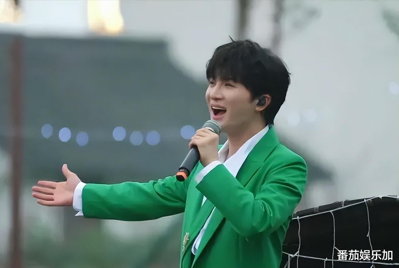 央视|央视五一晚会主持阵容引非议!任鲁豫担任门面,李思思杨帆意难平