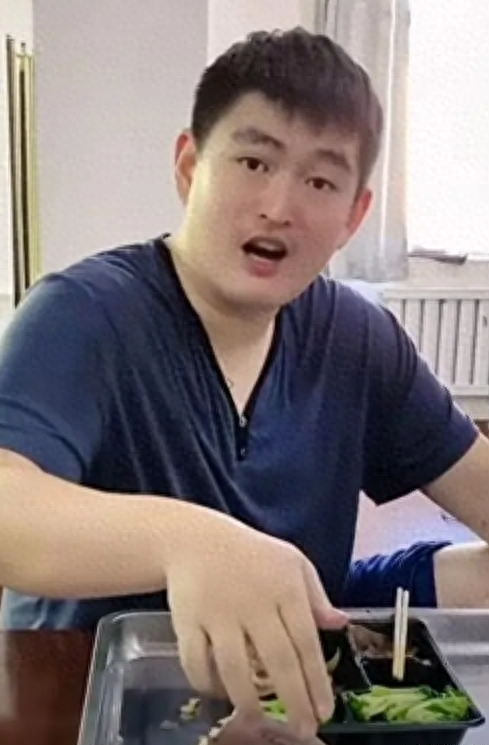 赵本山儿子:你们算哪根葱,我家的钱十辈子也花不完,还敢喷我?