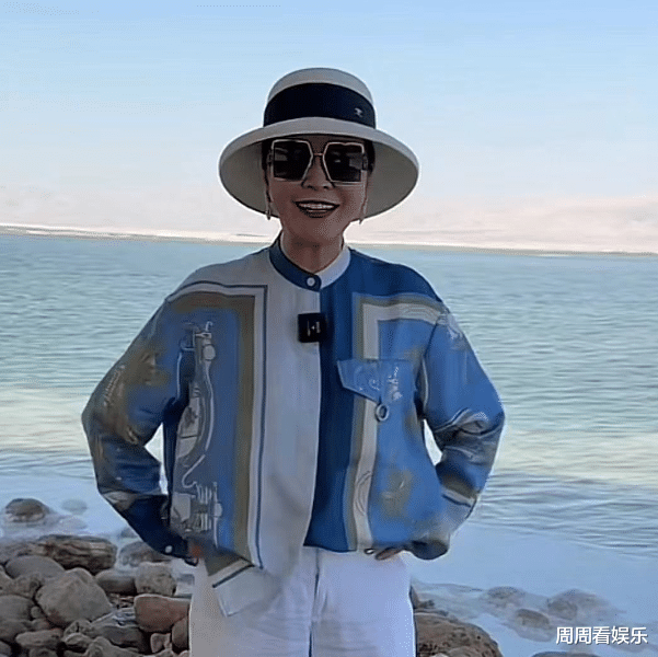 前央视主持人现身以色列!穿高价衣服拍黑泥照,曾被婆婆打破丁克想法