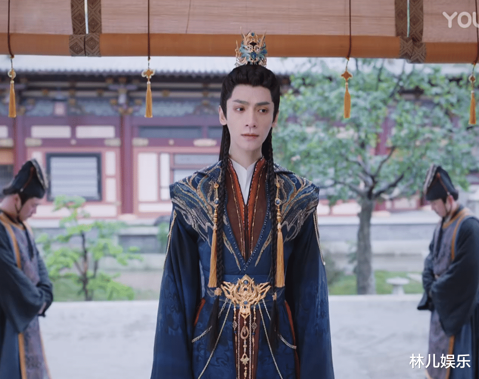 何超莲|穿内衣就算了，粗水管我也忍了，那个戴口罩的，真把观众当傻子呢