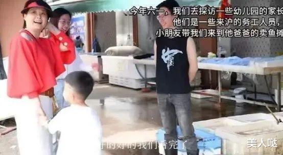 |50岁袁立中年发福好严重！穿蝙蝠衫难掩膀大腰圆，断崖式衰老跟大妈无异