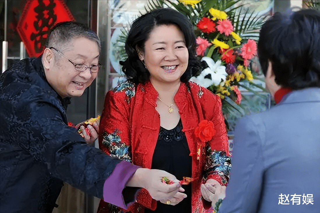 萨日娜:结婚33年只生孩子不做饭,帅气演员丈夫把她宠成宝