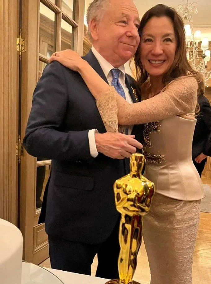 一场“暮年”婚礼，扯下了杨紫琼最后的“遮羞布”