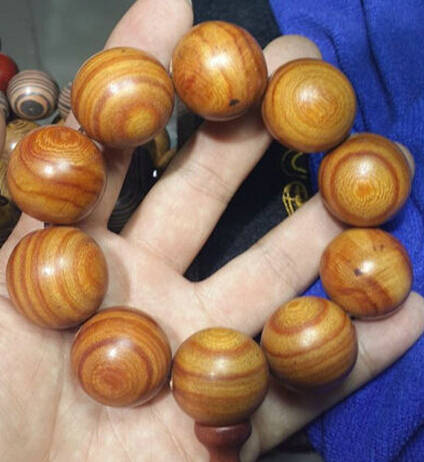 那些在文玩市场里的地摊货