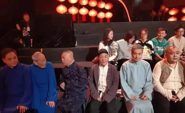 相声|郭德纲面子真大，和两位宝字辈演员欢聚，放眼相声界还能有谁？