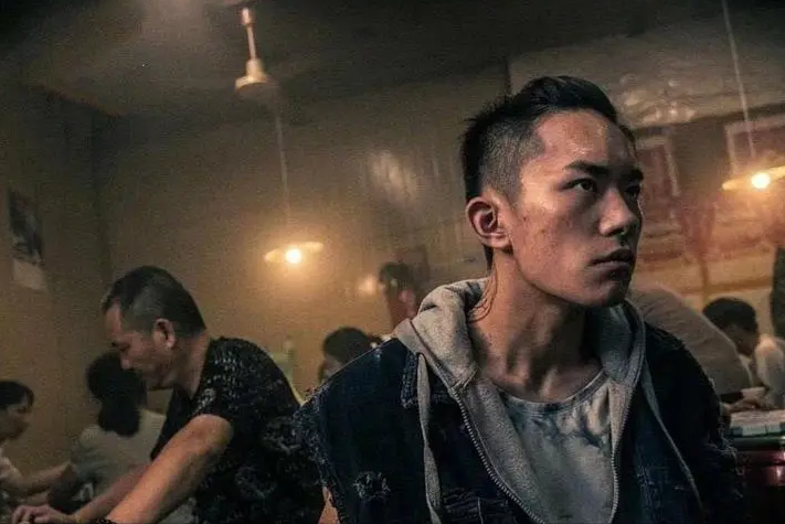 明星|明明一张“普通脸”,偏被夸成“天花板”,这5位明星不脸红吗?