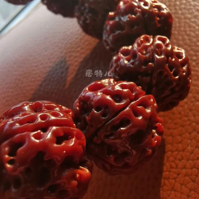 金刚菩提|2年半的手串玉化,他的盘玩秘诀只有2字!