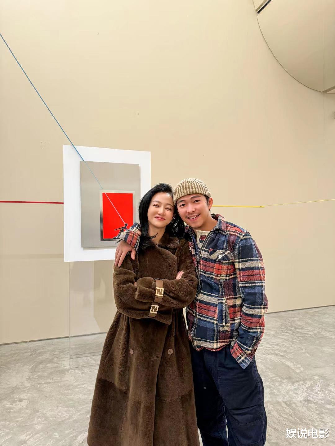 谭卓章宇暧昧上热搜，回应网友在一起疑问，爱有没有