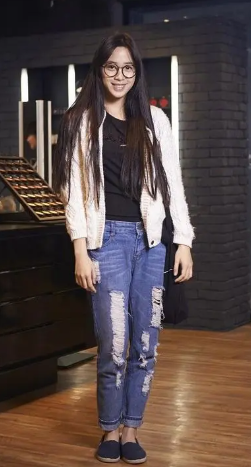 27岁欧阳妮妮在线发飙！怒斥网友言辞犀利，不带脏话骂人内涵很高