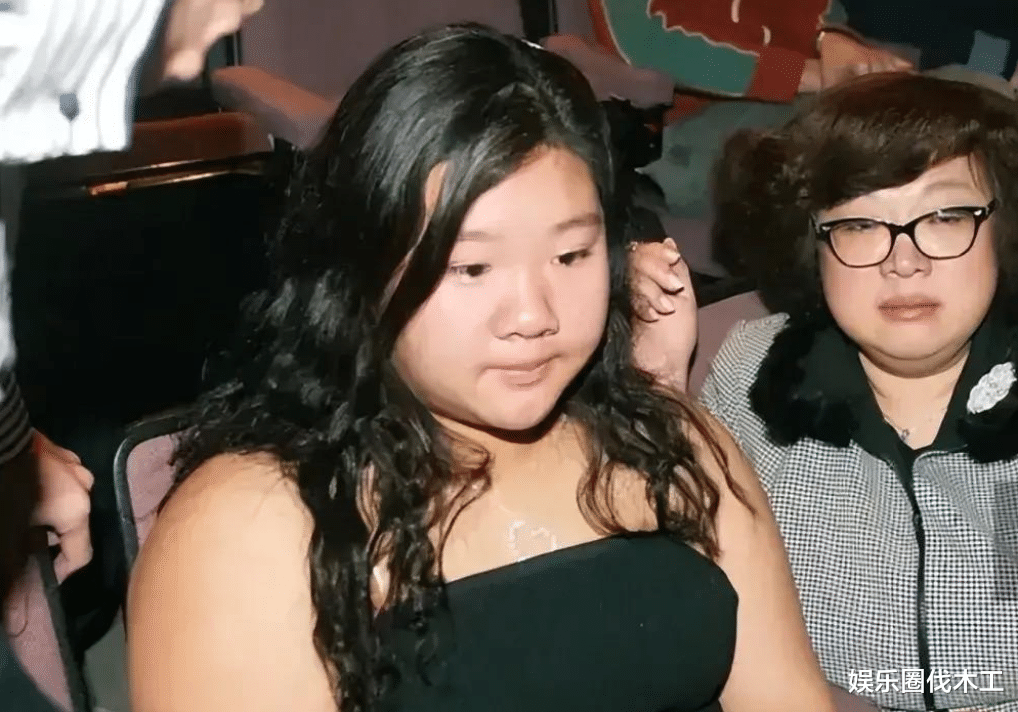 郑欣宜停工4月首露正脸，满脸笑容身形暴瘦，曾被前男友骗光财产