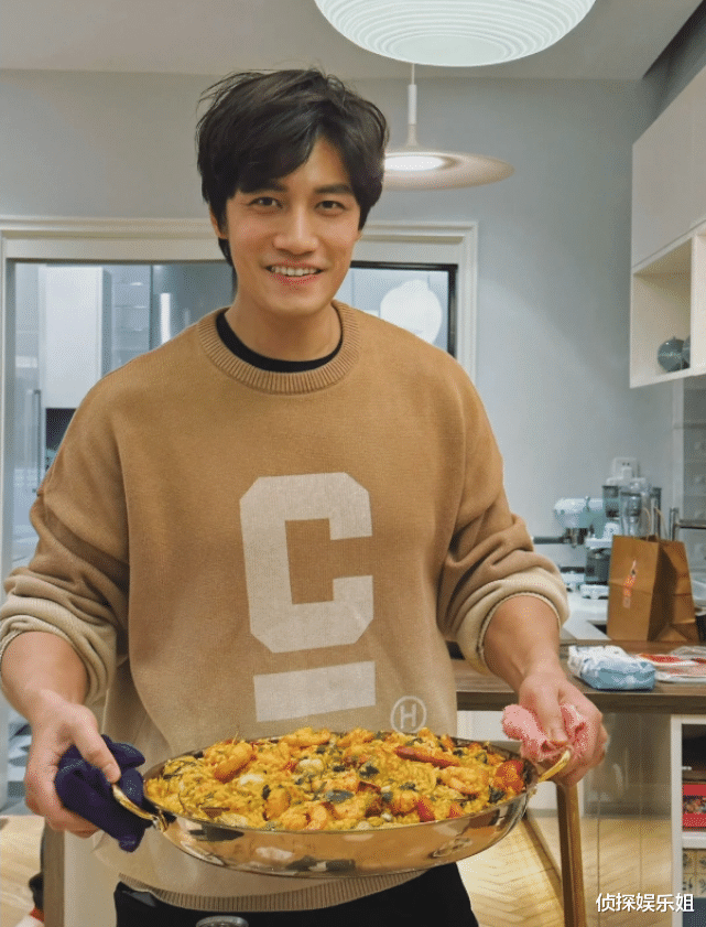 陈乔恩|陈乔恩晒老公视角出游照,打扮青春少女感足,腿部贴胶布引担忧