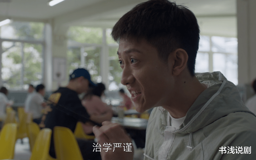 一个流里流气,一个憨得带劲,两人撑起35集大剧,央视押对宝了