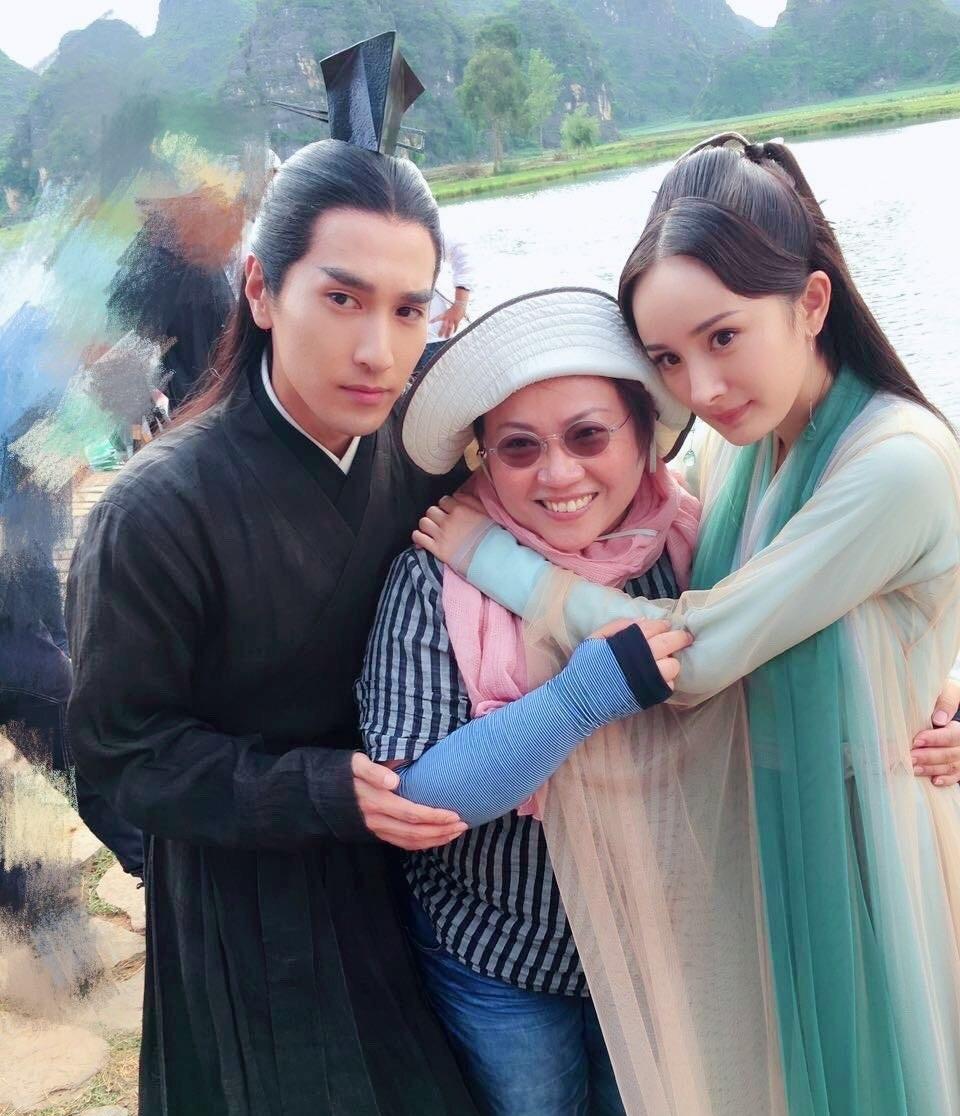 杨幂|杨幂还是被踢出了局，与嘉行解约的背后是被闺蜜插刀