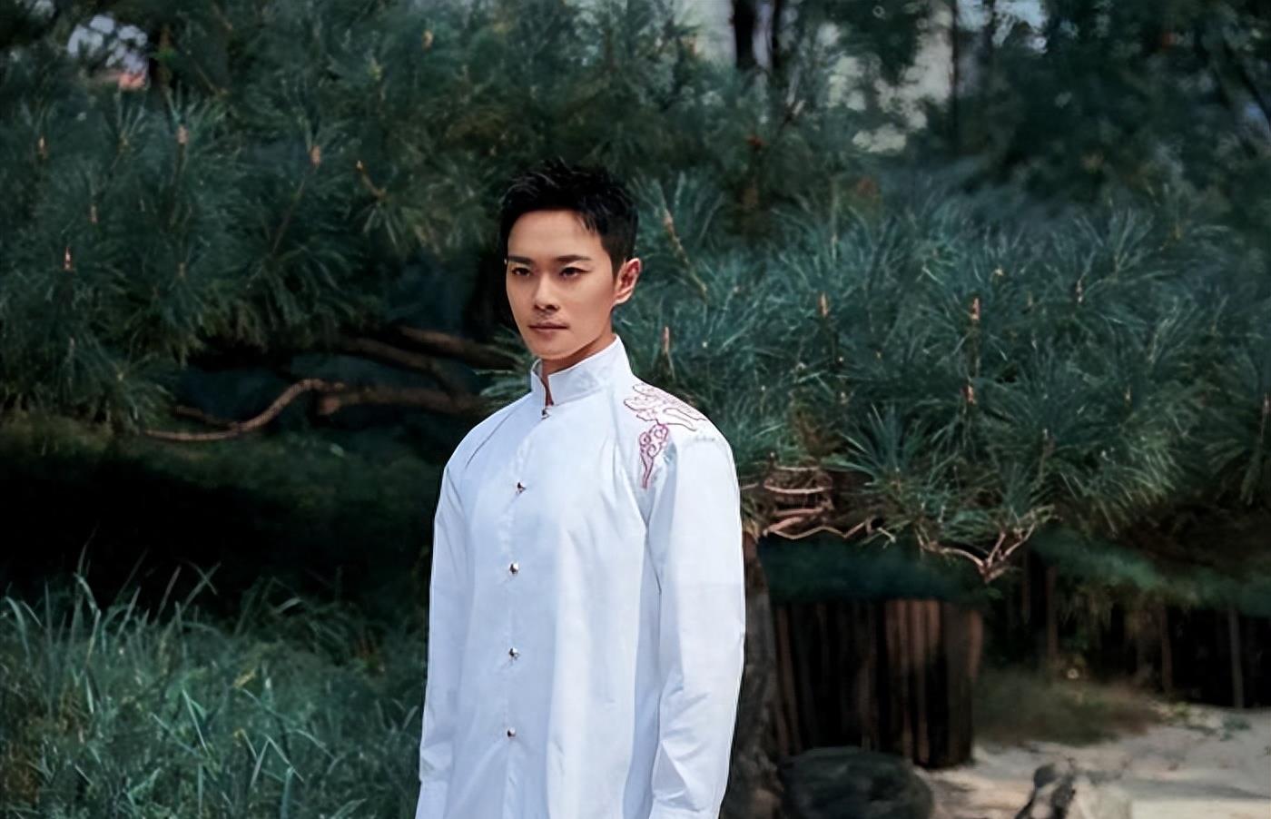 有种整容叫分手两年，蓝盈莹还是老样子，曹骏却越来越像易烊千玺！