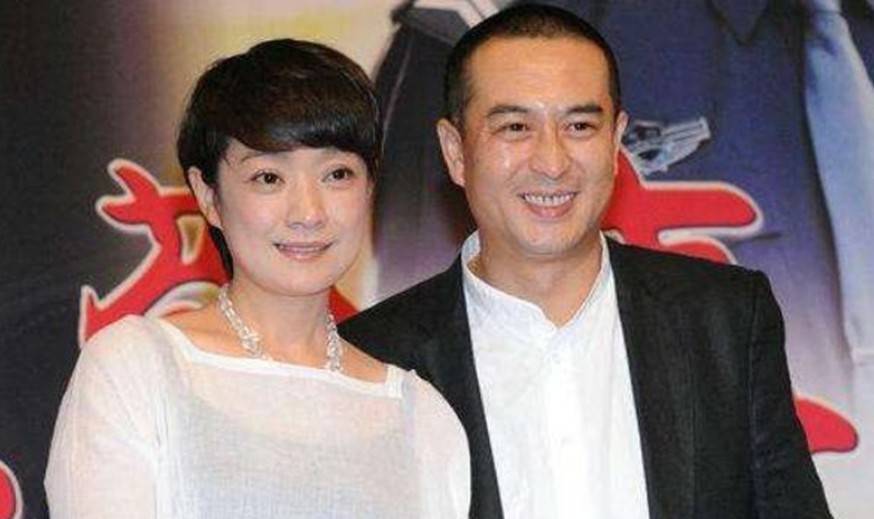 一度让人难以确定他是否结婚了,其实张嘉译已经和现任妻子结婚十几年