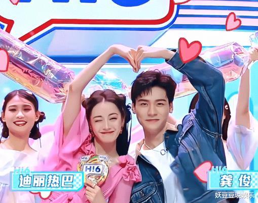 迪丽热巴综艺预告来袭!穿4万5裙子跳舞,网友:怎么像个男的?